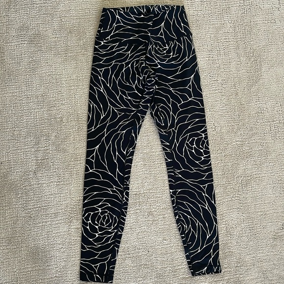 Lululemon full length workout pants, Size 6 - Picture 1 of 6